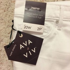 NWT Ava & Viv White Jegging Pant